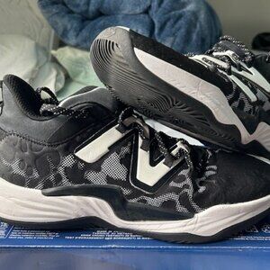 New Balance Mens Size 12 BB2WYTB3 Black/White basketball shoe